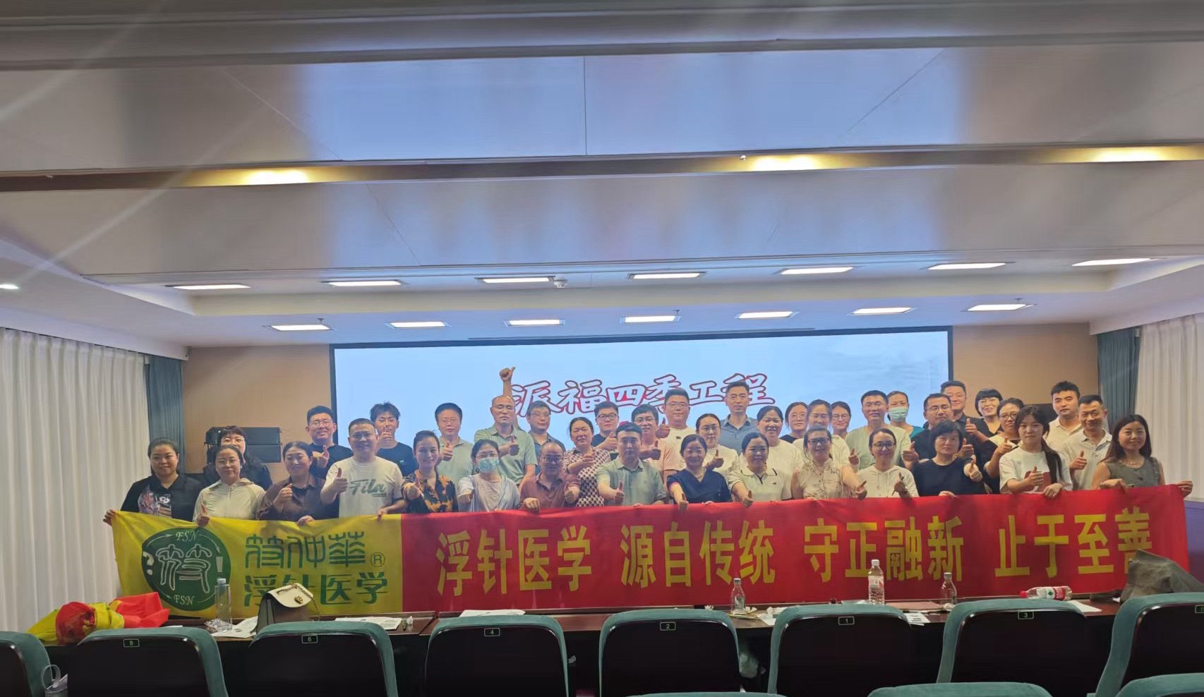 杜丽英大合影1.jpg