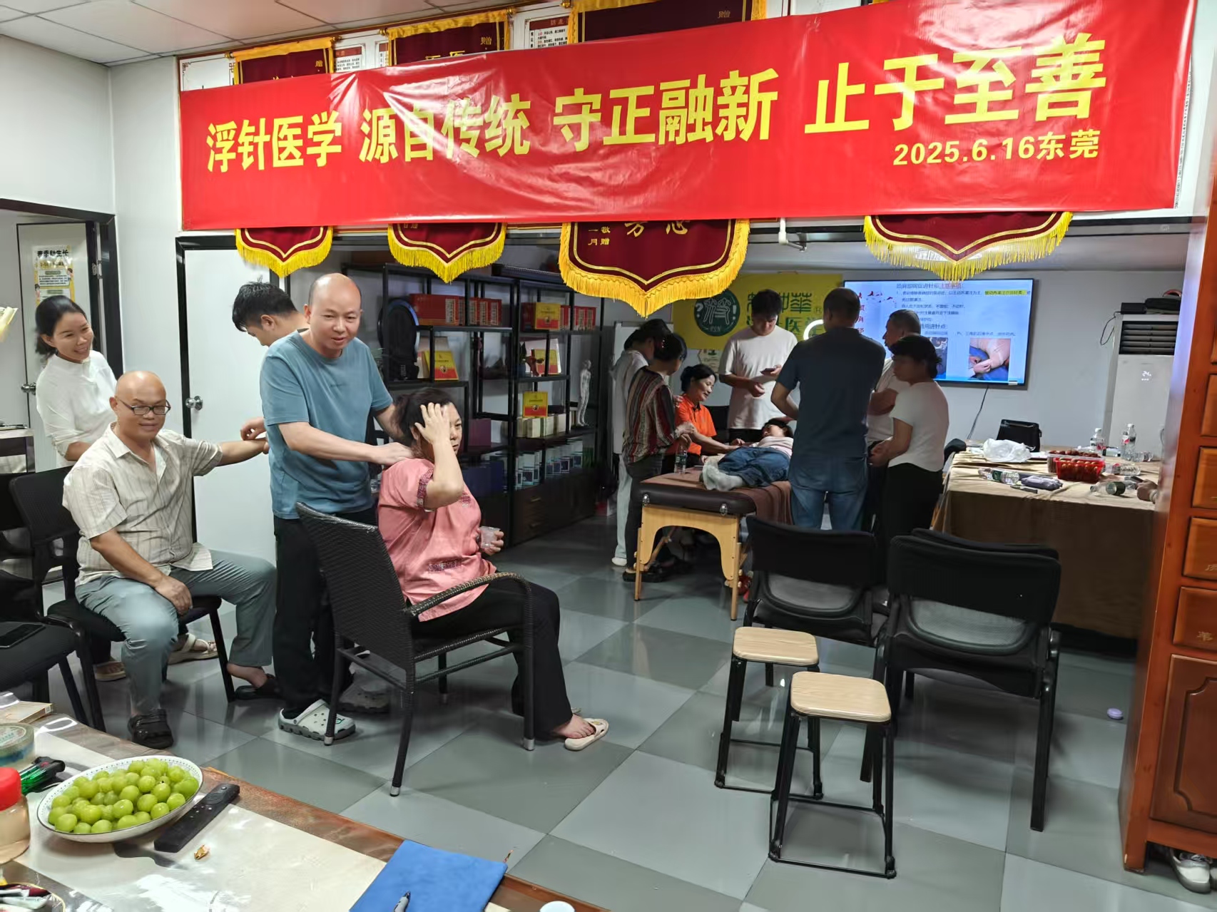 甘梅桂讲课2.jpg