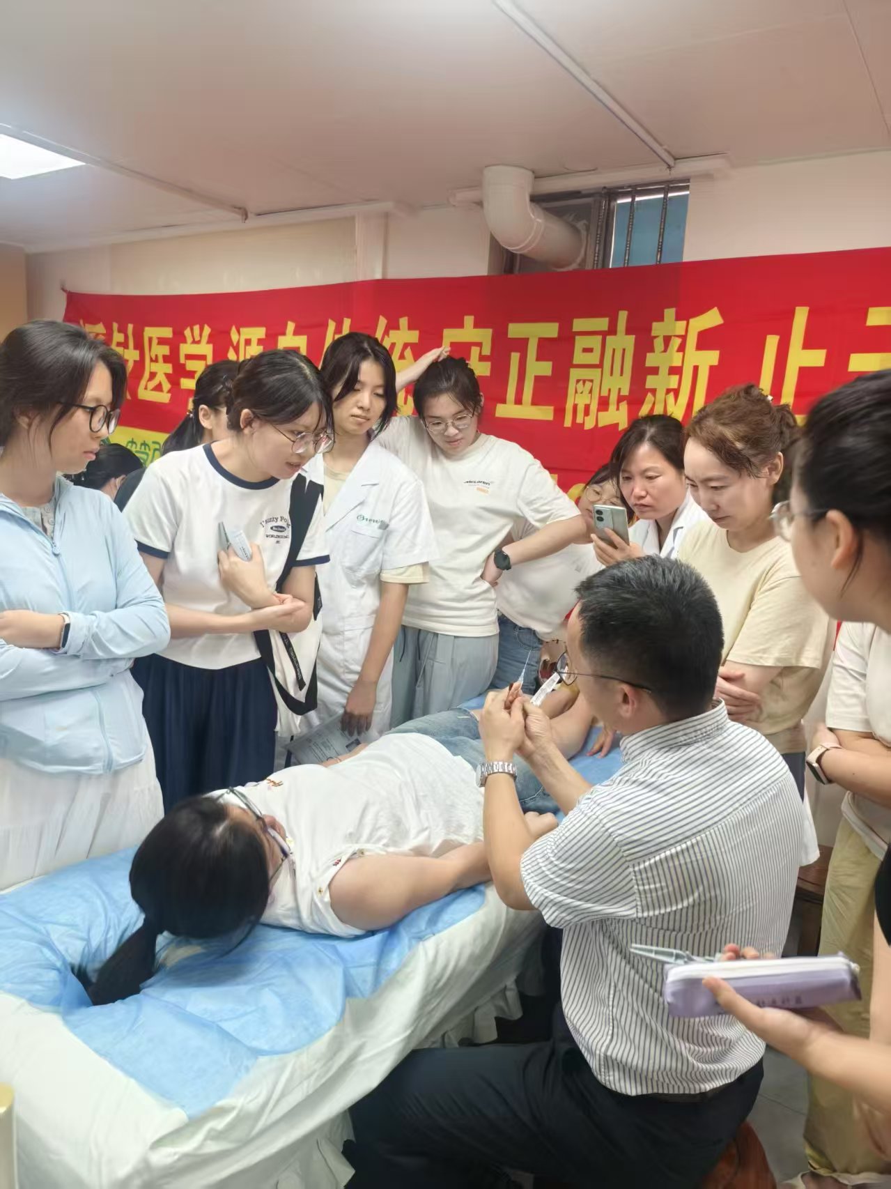 张清松讲课.jpg